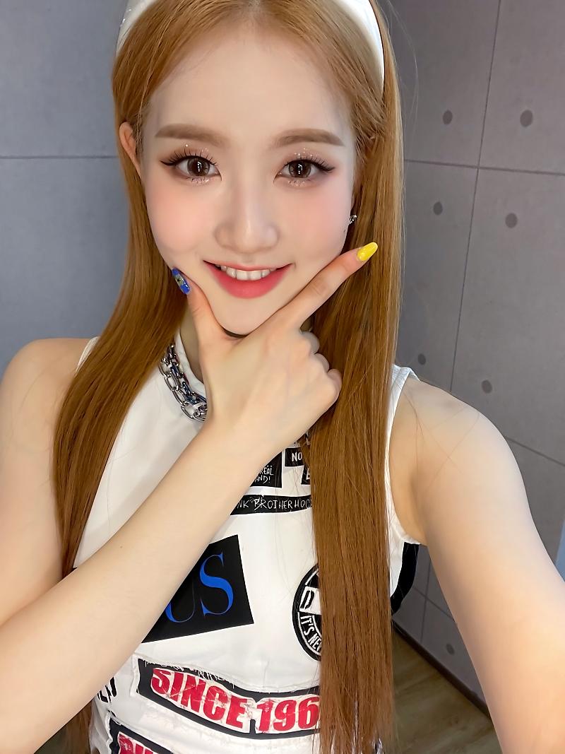 STAYCHARMTW's tweet photo. ❛♡   ⠀⠀ ⊱      ⠀𝘀𝘁𝗮𝘆    ⠀  ❀   ⠀⠀ c͟h͟a͟r͟m͟⠀    ⠀ 𝖓𝖊𝖜  ⠀⠀  こ  ⠀     post. ⠀  #𝐌INA𝔻𝔹

La ardillita de casita está dándole todo el amor posible a @minakoclips, felicidades reina. https://t.co/Mkgm0Vsyr3