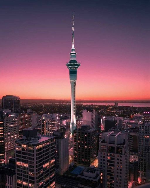 BPKGuide's tweet photo. The iconic Skytower offers unrivalled sunset views of #Auckland
ππ· Impressive pic by the bright @__rithvik__
#NewZealand #NZtravel #NZPocketGuide https://t.co/FGOHKwjsRb