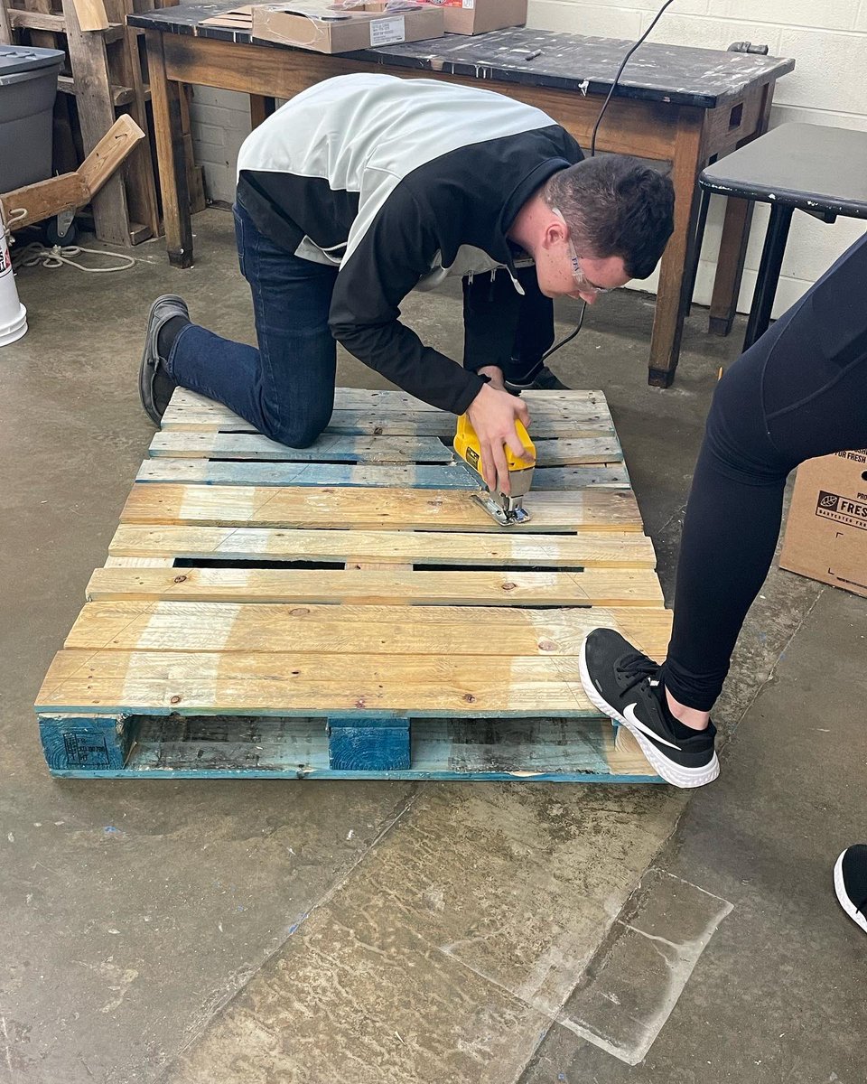 Making pallet Christmas trees in Mechanical Principals with leftover pallets from our fruit sale. 🌲#handsonlearning #teachag