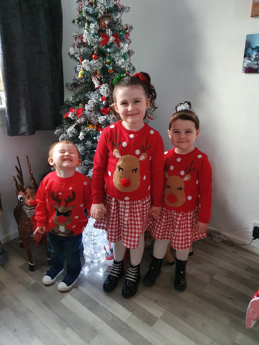 MeganTotten4's tweet photo. @DunipaceNursery 

A and her brother and sister with there Christmas tree 🎄 🎅❤❄ https://t.co/1jtT3Fhbr0