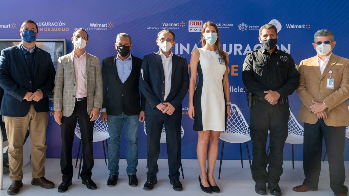 WalmartMXyCAM's tweet photo. Junto con la @SSeguridadJal, instalamos el Botón de Auxilio en 250 tiendas y clubes de la entidad, para trabajar de forma coordinada con el Escudo Urbano C5 en beneficio de la seguridad de las familias en Jalisco. https://t.co/o3pdzoBD89 @WalmartMexico 
#CompromisoWalmartMéxico https://t.co/u5EgP7XutB