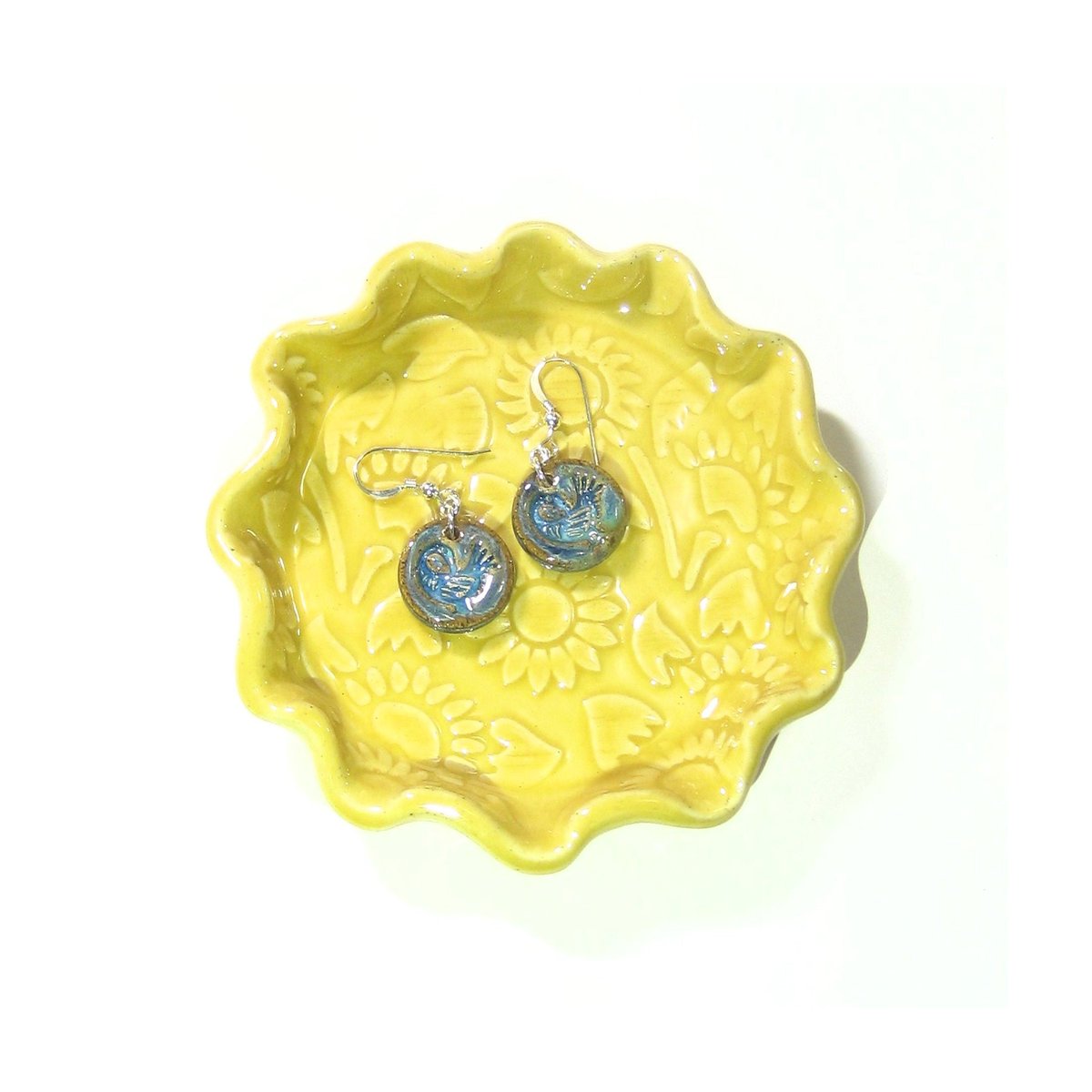 JKCJewelry's tweet photo. Sunflower Small Plate, Yellow Dish, Ring Dish, Pottery Plate, Tea Bag Holder, Hand Built Pottery, Gift Idea, Mother's Day, Flower Lover https://t.co/hNZhAIgR80 #ceramics #Etsyfinds #art #pottery #RoundDish https://t.co/Idd844WjqB