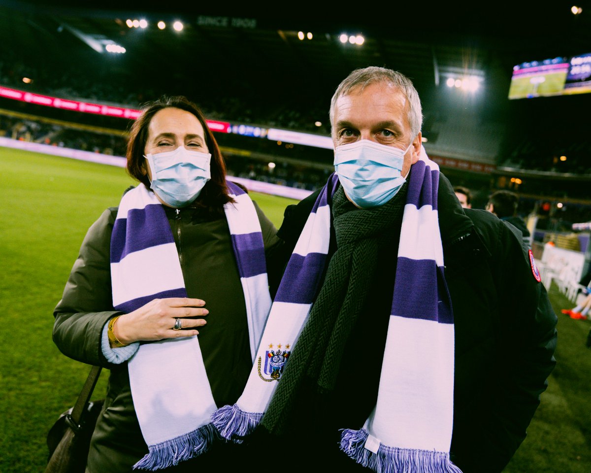rscanderlecht's tweet photo. Hommage aan het personeel van @HIS_IZZ. Merci pour votre dévouement durant cette période délicate. 💜 https://t.co/N2m2ZWQOra