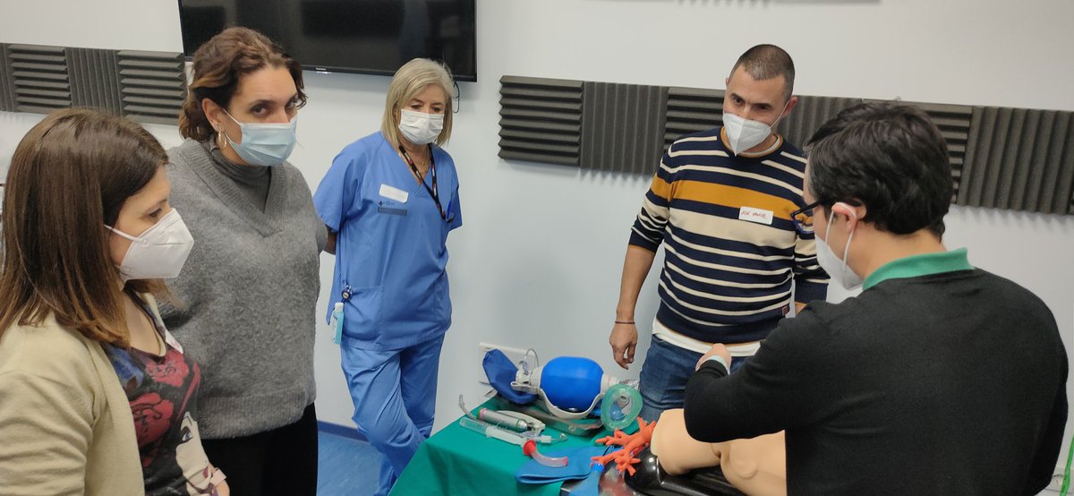 SimIAlicante's tweet photo. Formación de Instructores en simulación clínica en de Servicios  Médicos (Preventiva, UCI, Urgencias, Digestivo, Trasplantes, Interna, Sistemas de Información) #multidisciplinario. Habilidades Técnicas 2.0. @isabial_iis @GVAsalualicante @evaserdiaz @lucomca @JulianCardUCI https://t.co/9GHlE343fz