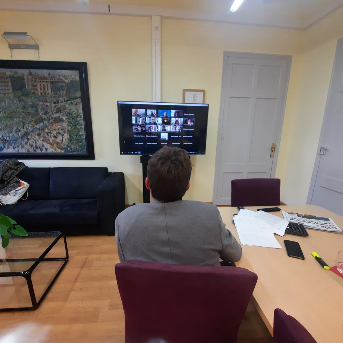 MarcSerraSole's tweet photo. Barcelona ha liderat avui la trobada del #CMISE: un grup de treball d'onze ciutats europees que defensem els drets de les persones immigrants en situació irregular.
🤝🏿 Amb Tinents d'Alcaldia d'Ultrecht, Bristol i Milan hem compartit polítiques antiracistes i inclusives. https://t.co/bUuKnQbFFn