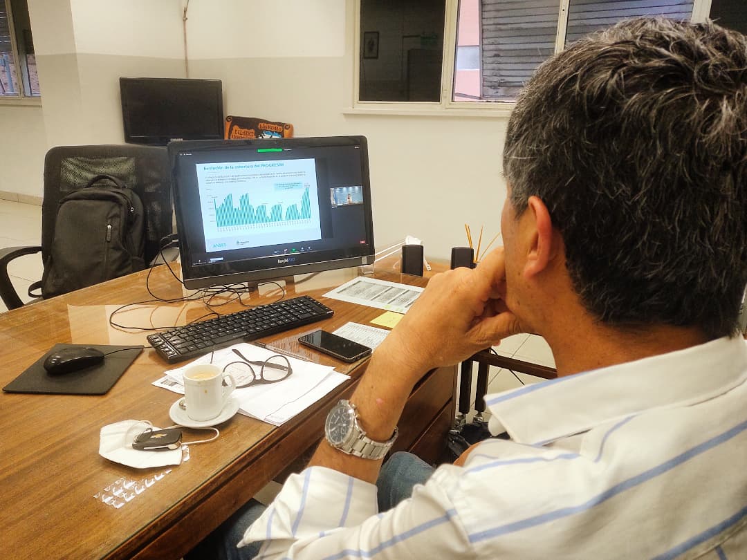 SalvatierraKike's tweet photo. Reunión de trabajo con @FerRaverta y compañeros y compañeras de la @ansesgob de todo el país sobre la implementación del programa #Progresar.

Son más de 44.000 los pibes y pibas tucumanas de 16 y 17 años que podrán sumarse  con las nuevas medidas anunciadas. https://t.co/bt2pfA2Kvi