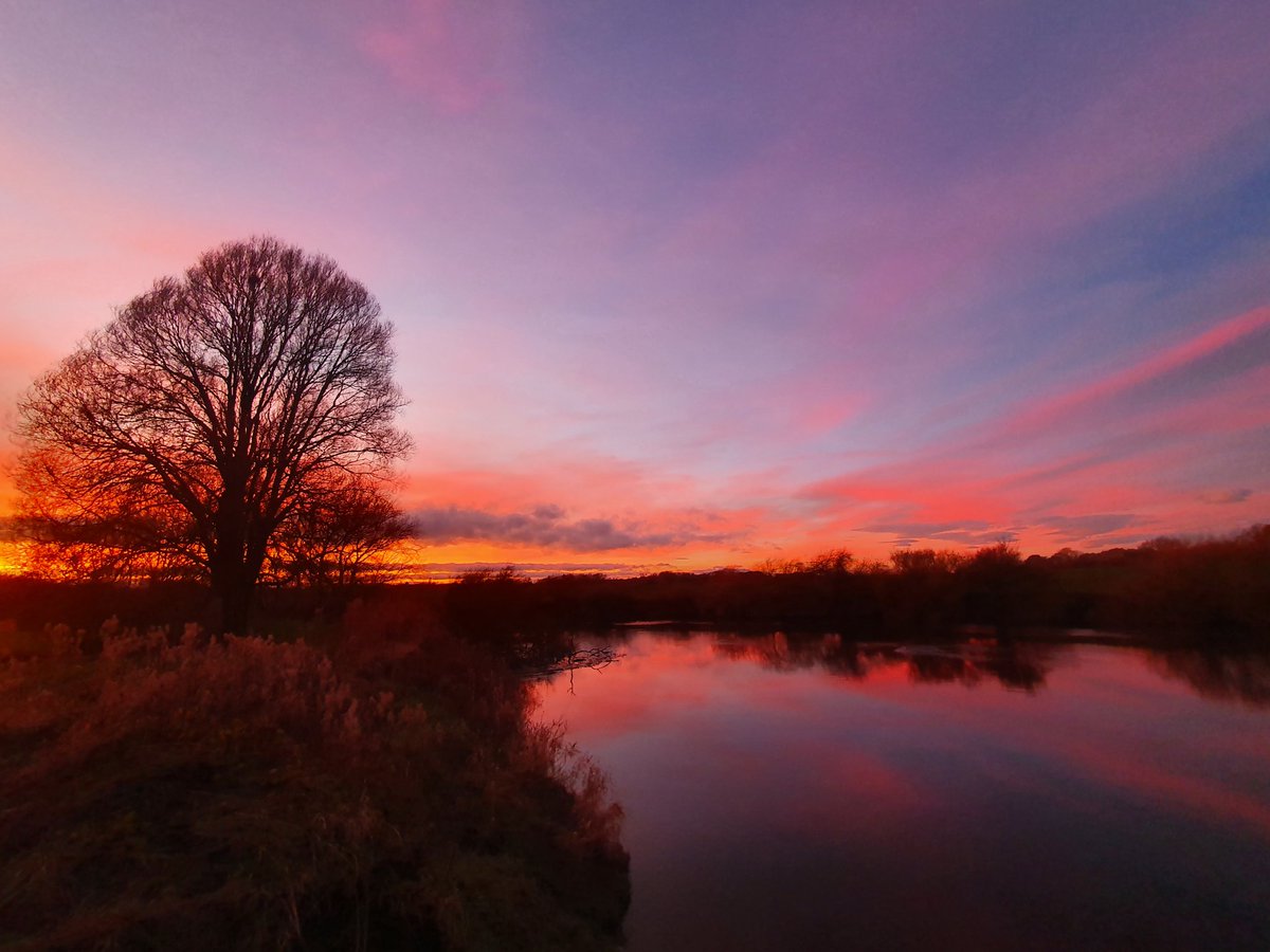 HanFoodGeog's tweet photo. River Ouse looking stunning this evening #York #nofilter https://t.co/IvhsUoa265