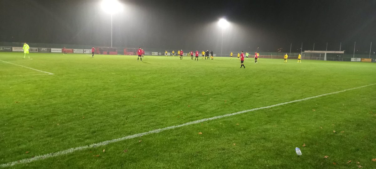 DowntonFC's tweet photo. Our hosts equalise straight away to make it 2-2 #crackinggame https://t.co/y3WWTUSLaZ