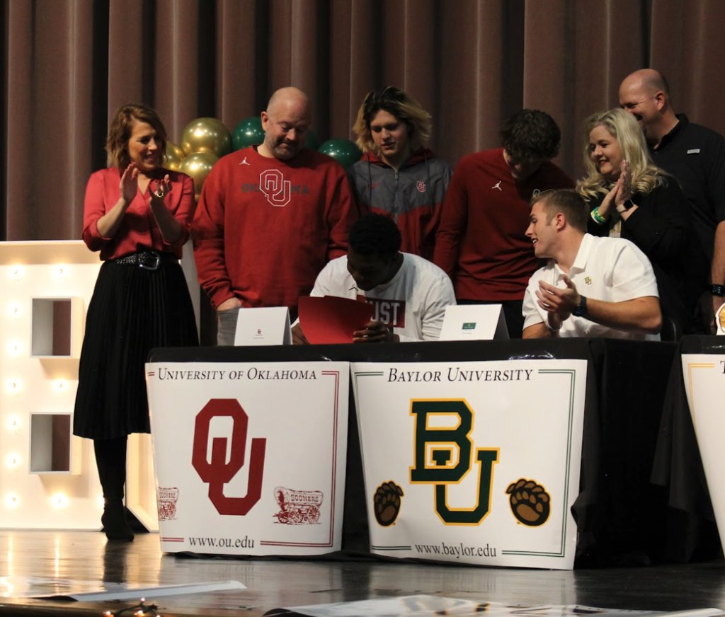LCISDlchs's tweet photo. It's signing day for these Pirates! 

Bella Sipowicz (Texas A&amp;M Kingsville; Basketball)
Kobie McKinzie (University of Oklahoma; Football)
Kyler Jordan (Baylor University; Football)
Tanyon Zachary (University of Tulsa; Football) https://t.co/FIjOuJW1qJ