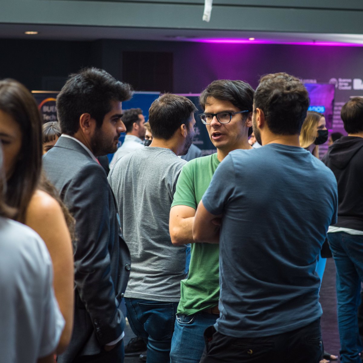DeepDigitalok's tweet photo. Primer coffee break de la tarde. Aprovechamos para hacer networking y debatir sobre las charlas  que acabámos de presenciar. #DeepDigital https://t.co/foVgaOVZhs