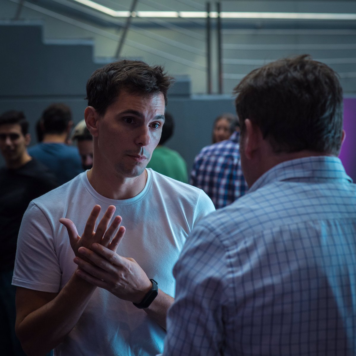 DeepDigitalok's tweet photo. Primer coffee break de la tarde. Aprovechamos para hacer networking y debatir sobre las charlas  que acabámos de presenciar. #DeepDigital https://t.co/foVgaOVZhs