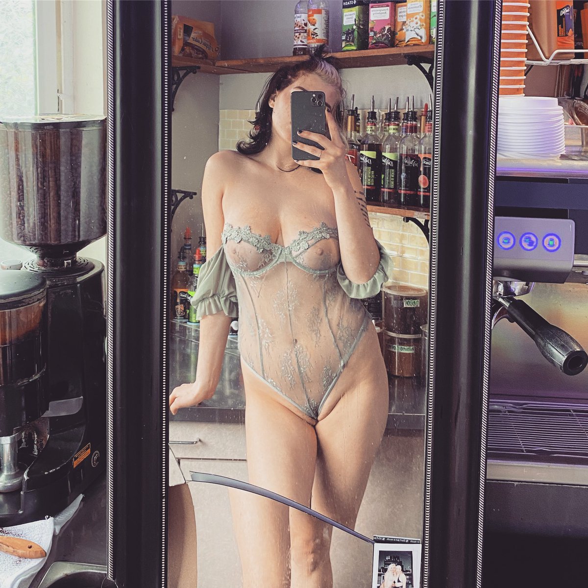 Icki_Miki's tweet photo. Don’t miss my last two hours at Edmonds beehive till 2pm!! A new outfit, feeling very cute hope you can stop by and see me❤️❤️😘😘😜 #beehiveespresso #bikinibarista #cumseeme #lasttwohours #dontmissme #cumplay #wakeupthathead https://t.co/AKXViV2Pww