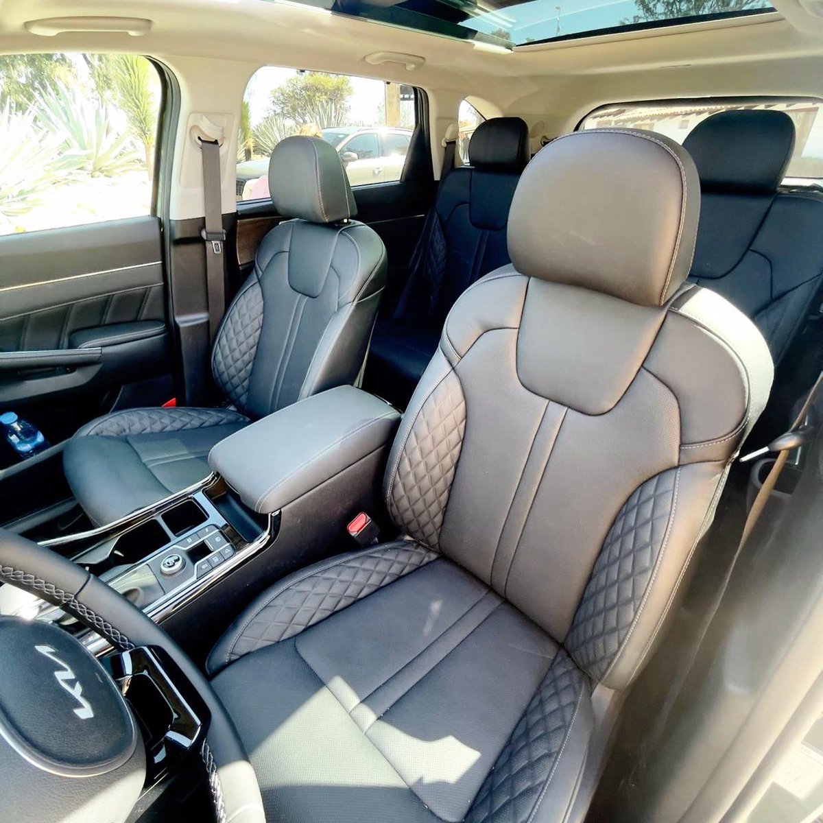 frankymostro's tweet photo. Pinche camionetón, así se los digo!!! 
KIA Sorento turbo, Motor 2.5L, de 277 hp y 311 lb-pie, que responde de inmediato, caja automática de 8 cambios, 6 pasajeros comodos, sonido Bosé, cuadró de instrumentos digital de 12.3”

SORENTO SXL $879,900 https://t.co/xXWPFIaj8T