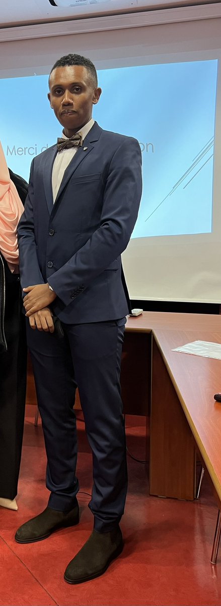 SahraouiChico's tweet photo. Al hamdulillah alla kulli aah !
Me voilà enfin docteur en chirurgie dentaire ce soir ! 
Une grosse pensée à ma mère Allah y rahma qui aurait aimé être la !
A tous ceux que je connais via ce Twitter vous êtes la famille : vous êtes tous un peu docteur avec moi ce soir ! https://t.co/dcuqeZfqvt