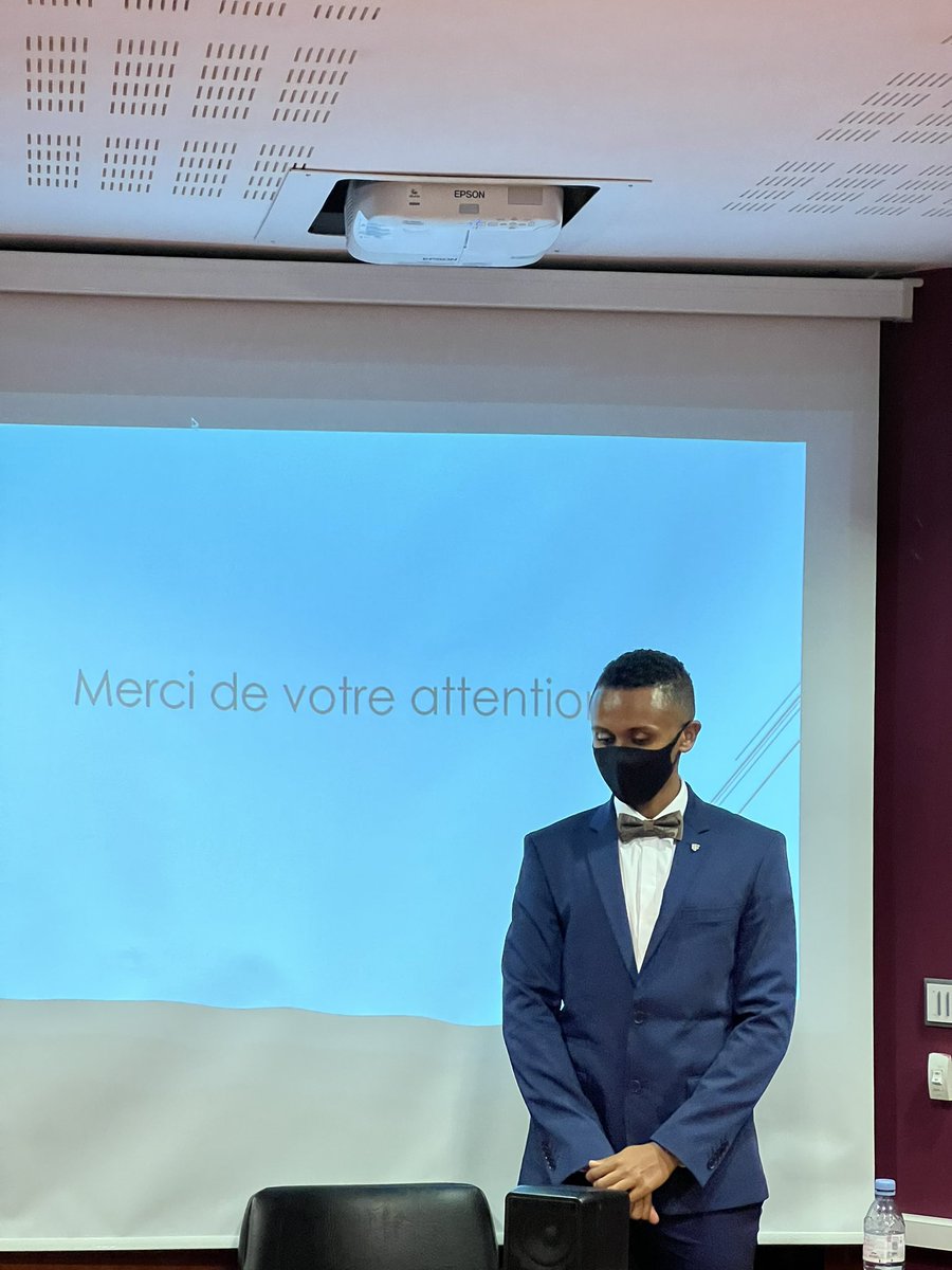 SahraouiChico's tweet photo. Al hamdulillah alla kulli aah !
Me voilà enfin docteur en chirurgie dentaire ce soir ! 
Une grosse pensée à ma mère Allah y rahma qui aurait aimé être la !
A tous ceux que je connais via ce Twitter vous êtes la famille : vous êtes tous un peu docteur avec moi ce soir ! https://t.co/dcuqeZfqvt