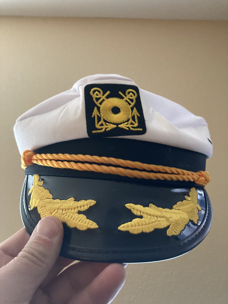BigLarryBabyArm's tweet photo. Shout out to whomever sent me this sweet hat for I’m guessing my Captain logs…unreal,came without any name and no explanation #UConn #bleedblue #captainslogs https://t.co/9IHEnpHN7q