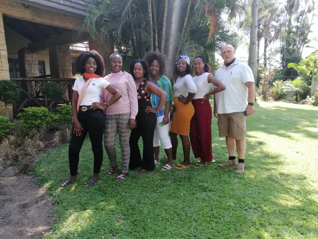VerdantFrontier's tweet photo. Meet our #VerdantProduce "scouts" - 6 women who will be carefully trained to monitor the 50K trees on the farm by assessing tree health, soil health, and insect problems. Their role on the #Mozambique farm will help us to meet our goals for higher sustainability. 
#africancitrus https://t.co/xUxq6XmRsU