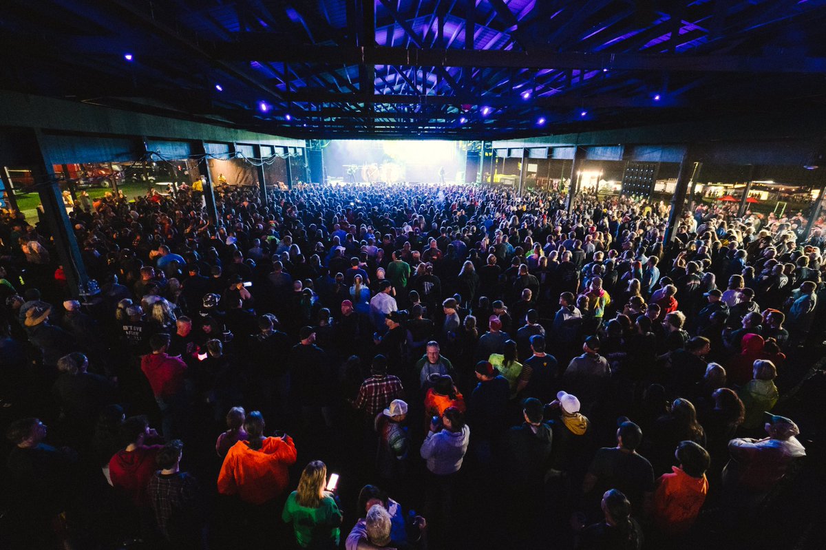 rockfestwi's tweet photo. All we want for Xmas is our Rockers under one roof #212Days🤘🏼 https://t.co/8anPtv9hSq