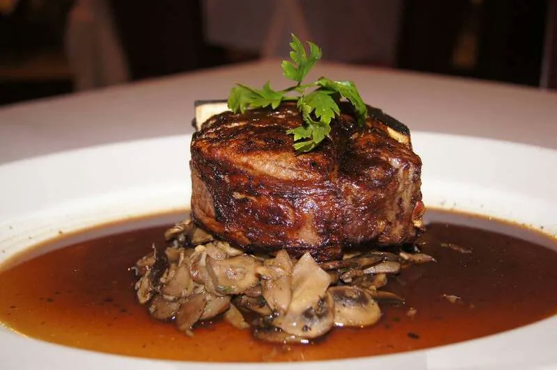 HAVE A PERFECT CHRISTMAS EVE DINNER AT ONE OF CHICAGO’S BEST STEAKHOUSES
buff.ly/3sa1Lzk
