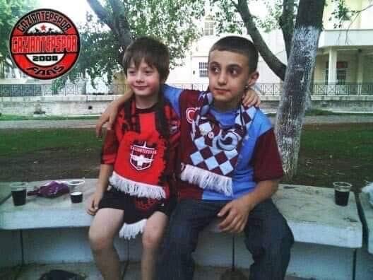 Sahinbey1969's tweet photo. Yaşasın Anadolu #Gaziantepspor #Trabzonspor şampiyon Trabzon https://t.co/jFn2rscklL