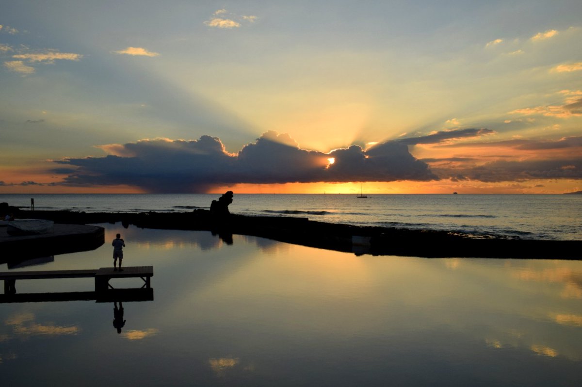 My favourite recent #sunset from Tenerife 😊🌴❤🌦 <a href="/StormHour/">#StormHour</a> <a href="/ThePhotoHour/">#ThePhotoHour</a> #reflections #holidays #TuesdayFeeling