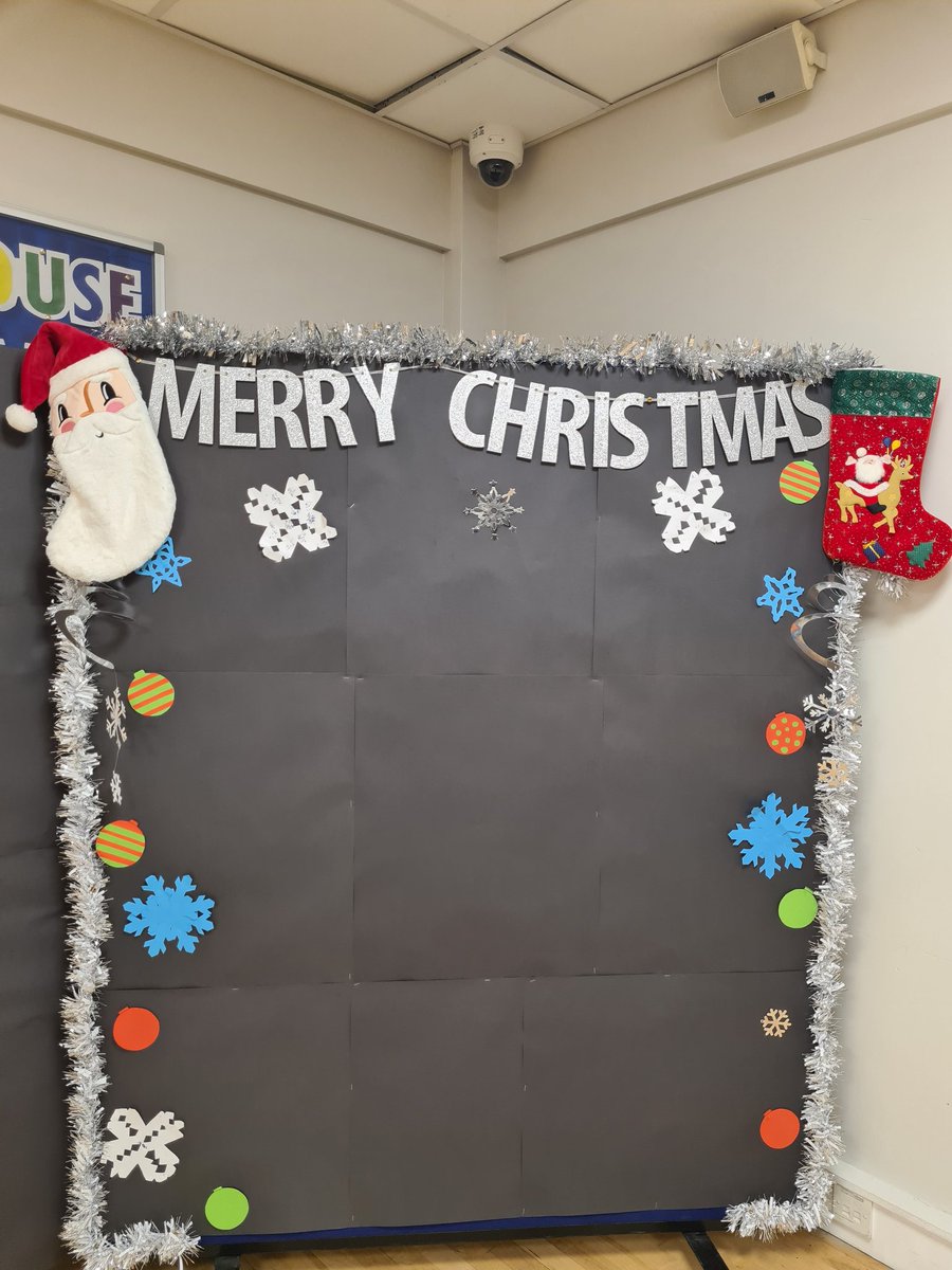 MissKForbes's tweet photo. Christmas backdrop ready in the dance studio for tomorrow's charity Christmas photo booth 💛✌ £1 per person for 3 photos 📸 Christmas props and tunes at the ready! Come see us at lunch time and support a great cause! #PeaceAndPout #SayCheese #CompassionUK https://t.co/Rf9sLYAaM7