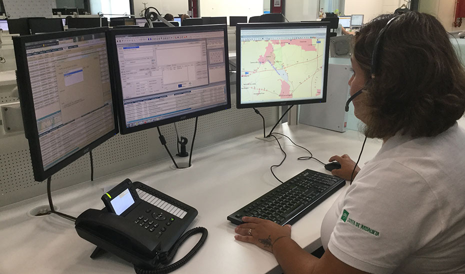 Sr <a href="/JuanMa_Moreno/">Juanma Moreno</a> ‼️Las trabajadoras  de #Emergencias112Andalucía no pueden conciliar familia y trabajo.
Jornadas de 10 horas, nocturnidad, domingos y festivos... Jornadas agotadoras con máxima tensión gestionando EMERGENCIAS Y URGENCIAS  24/7.
#CONDICIONESDIGNAS112AND