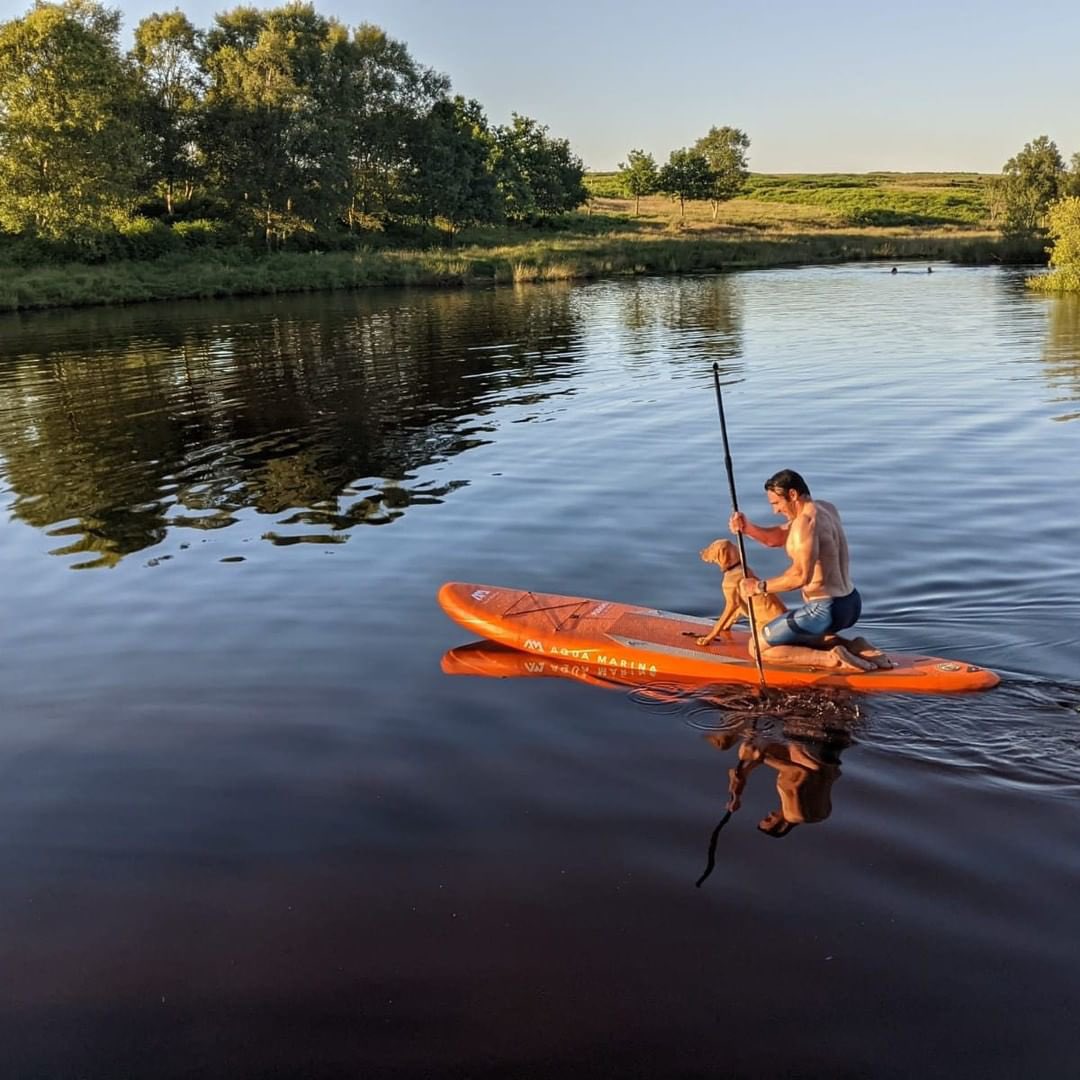 aquamarinasup's tweet photo. Life’s just better with man’s best friend 🐕 ! Name a better SUP buddy. #wonderis_allaround #sup #paddleboarding #dogs #UK https://t.co/XzZ4MwDe5t