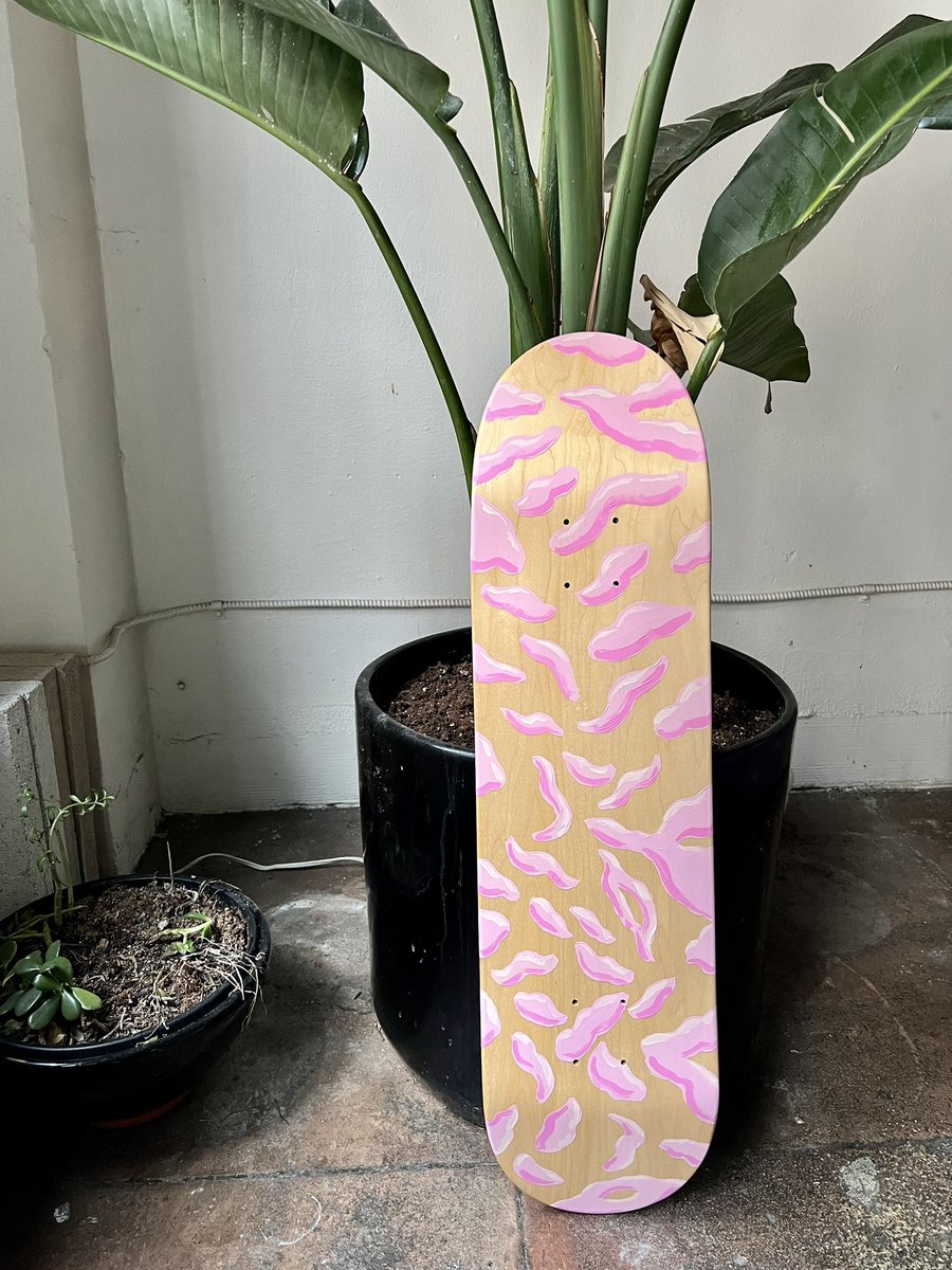 tamai_space's tweet photo. Hand painted cherry blossom board
#skate #painting #pink https://t.co/hL7UO6TZ0N