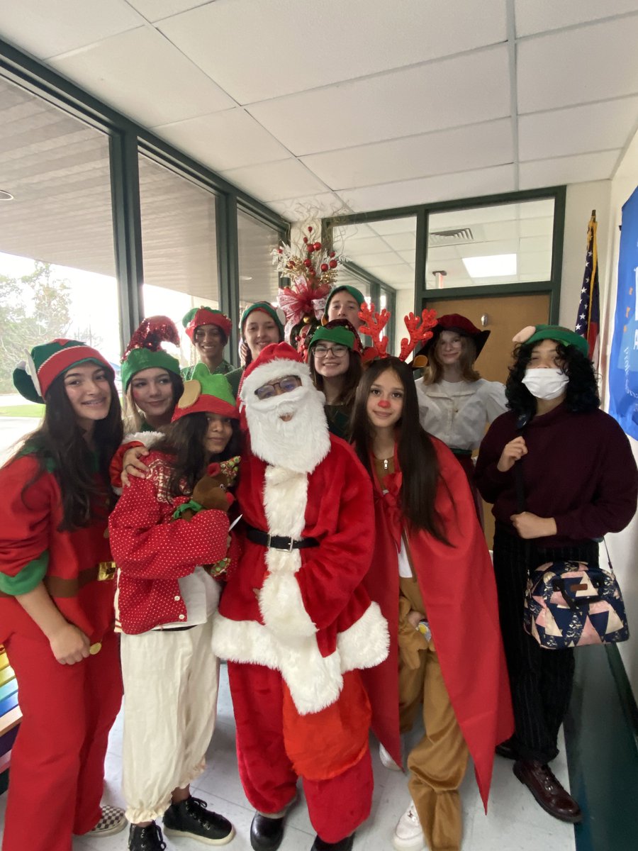 LLMSWorkshop's tweet photo. Had so much fun taking the Limelights to perform for @WISDParmley   Thanks for inviting us!  #breakalegandfly https://t.co/QFr2yhbY2z