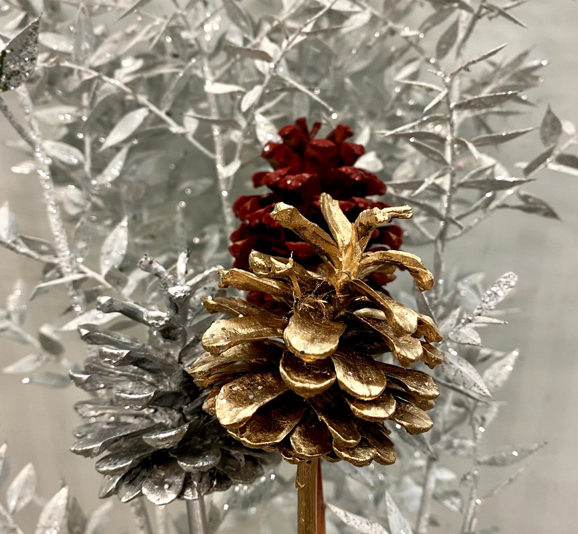 Fleurigros's tweet photo. À DÉCOUVRIR: NOS NOUVEAUTÉS TEINTES ✨

Voici nos derniers arrivages de fleurs et branchages teints pour les fêtes. Vous trouverez des cocottes, des Eryngiums, et bien plus encore!

Consultez notre catalogue #Fleurigros: https://t.co/YvwaSQOHoM https://t.co/CrPtZ6svvl