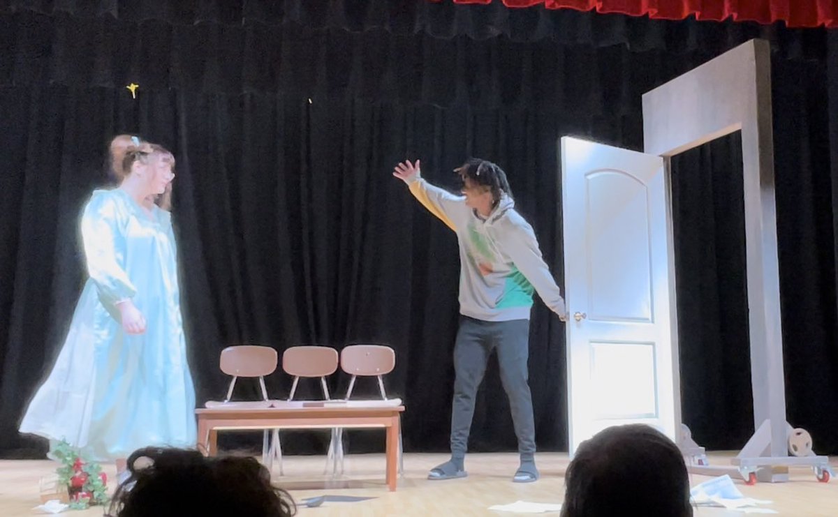 LoriJintheArts's tweet photo. The advanced acting class performed 10 minute scenes last week! So much talent! #courage2create #themount @MauryCoSchools https://t.co/Az6G3E4RRC