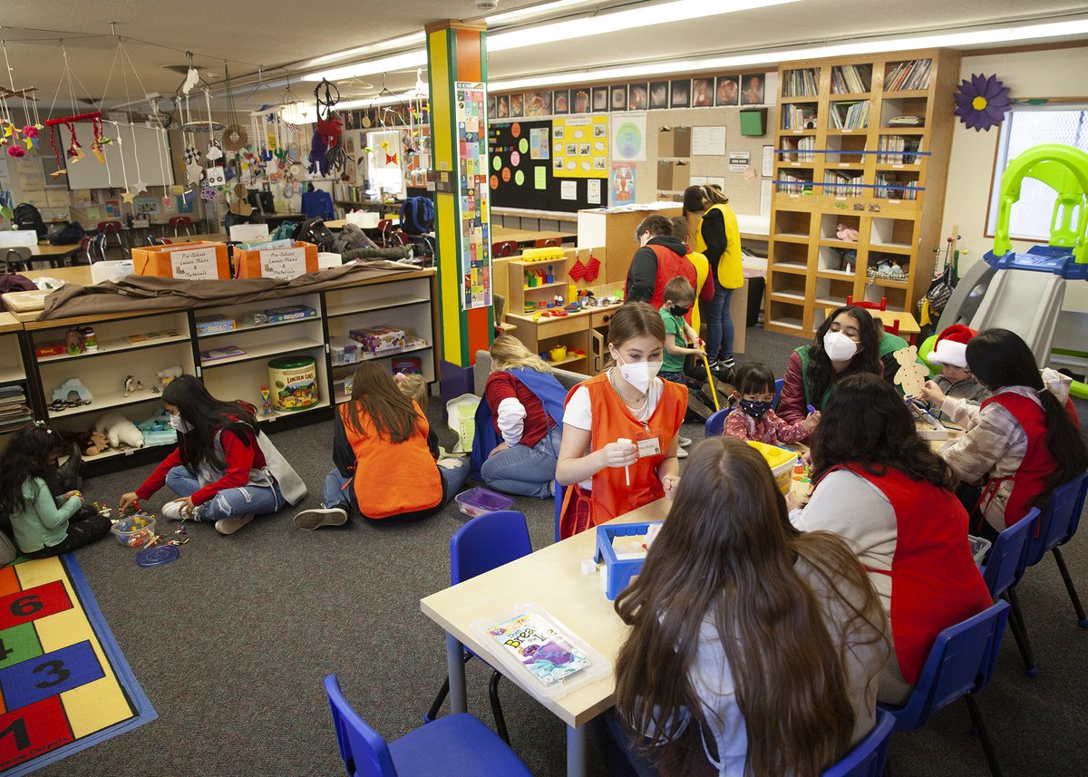 EvergreenCTE's tweet photo. Early Childhood Education students receive real-world experience teaching preschool. Ms. McIntosh's class at @ViewCrew360 provided fun and educational wintertime activities for five little ones today. #CTE @evergreenps https://t.co/t9F4pm4tfo