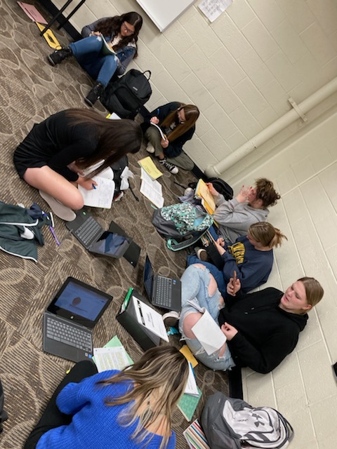 AVIDCampus's tweet image. The @CampusColts @AVID4college freshmen putting in the work in preparation for finals. #AVIDmindset #USD261derful