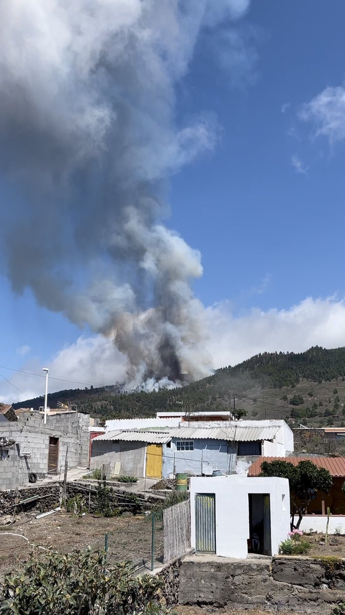 abelrinconv's tweet photo. Día 1 vs Día 87

#LaPalma #CumbreVieja https://t.co/InLaamEwf6