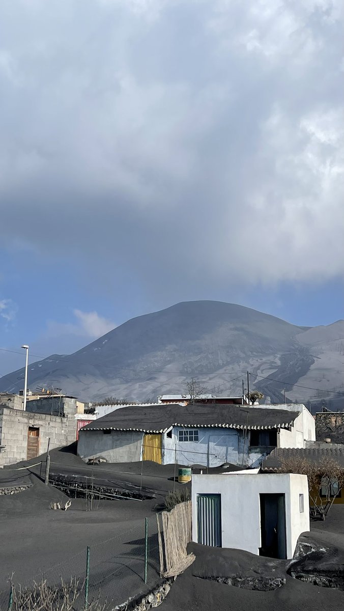 abelrinconv's tweet photo. Día 1 vs Día 87

#LaPalma #CumbreVieja https://t.co/InLaamEwf6