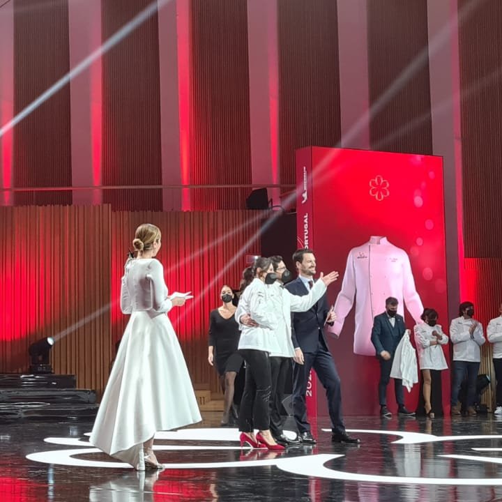 👏Primera #EstrellaMichelin en #MICHELINSTAR22 para los restaurantes de la <a href="/c_valenciana/">Comunitat Valenciana</a>...

⭐️<a href="/Arrelssagunt/">Arrels Restaurant</a> 
⭐️<a href="/AtalayaRest/">Atalaya restaurante</a> 
⭐️<a href="/fierrovlc/">FIERRO</a>

#LExquisitMediterrani