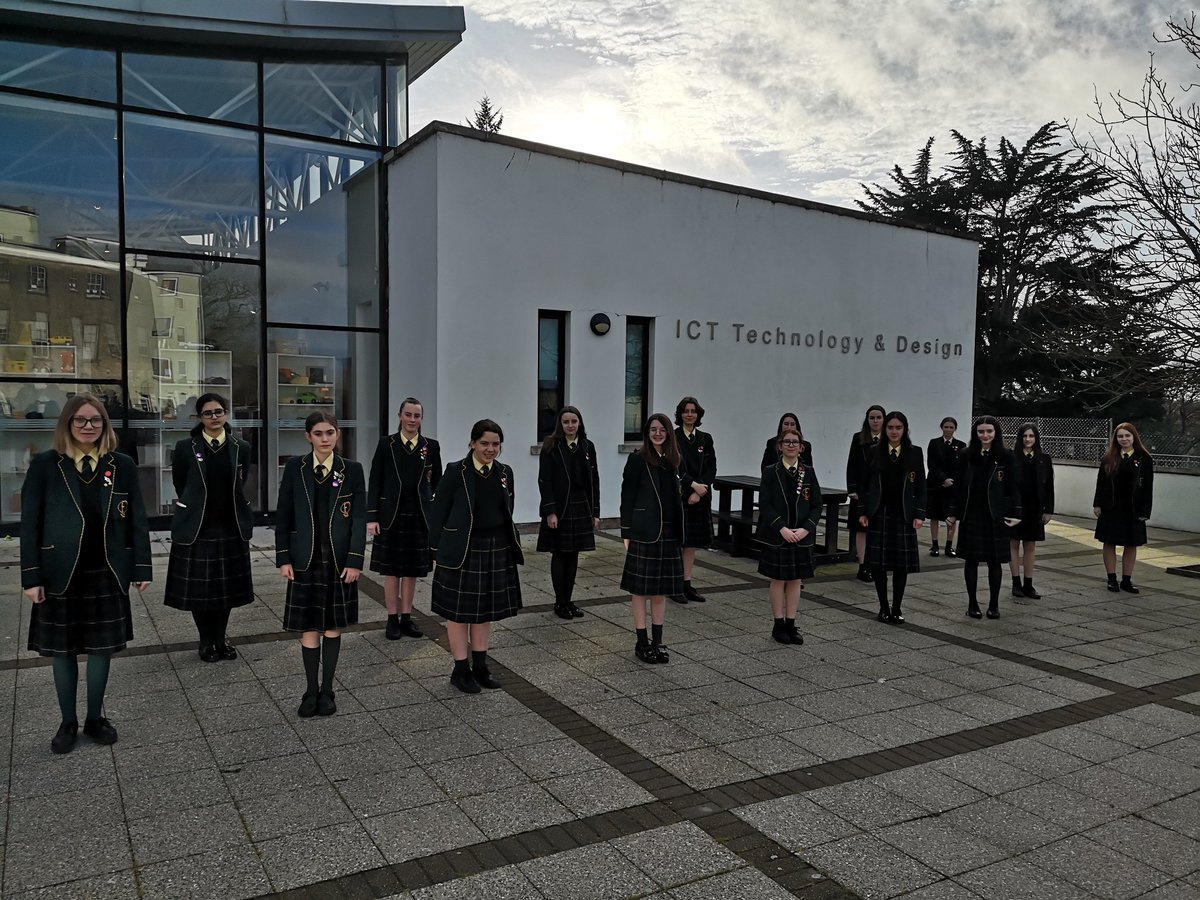 stcatsTECH's tweet photo. We welcomed our @stcatherines247 STEM group to the Technology Hall of Fame today and were delighted to present them with their Technology badges for their innovative and inspiring #IfIWereanEngineer @Leadersaward competition entries #futureskills #girlsintech https://t.co/fk3TzMoUbC