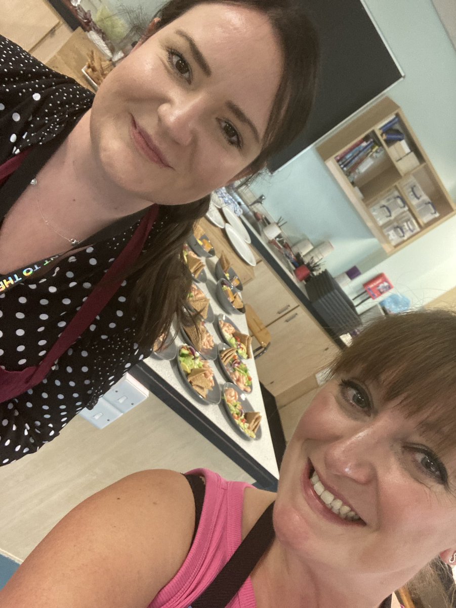 MrsChildDearne's tweet photo. What a day to get in the Christmas spirit! Christmas lunch prepped, prepared and plated up for our 24 lunch and site staff!! I had the best partner to help!! #fabday #athankyou #givingback https://t.co/msVnlD74wW