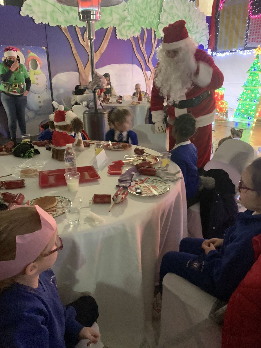 MrsQuigley2016's tweet photo. P1Q had the most amazing morning having breakfast with Santa 🎅🏻 thank you so much @GYIP1994 @CaringCity @Urban_Fox_Club for putting together such an amazing event for our children 😊 #breakfastwithsanta #community #xmas @PirieParkPS https://t.co/hKSZ059ly2