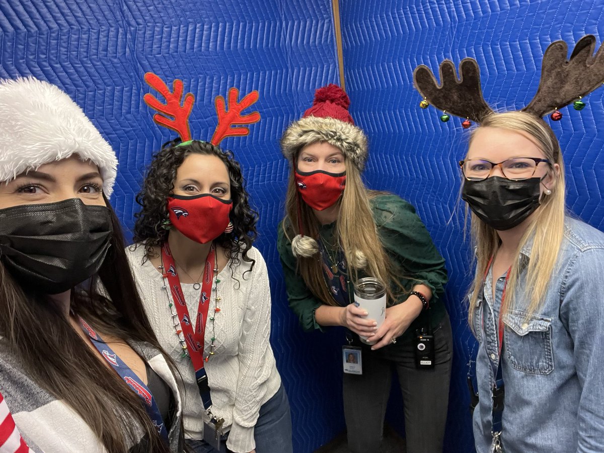 Winter head wear dayyy!! ❤️<a href="/JessicaElliot4/">Jessica Elliot</a> <a href="/MonicaSylor/">Monica Sylor</a> <a href="/marygarecht/">Mary Garecht</a>