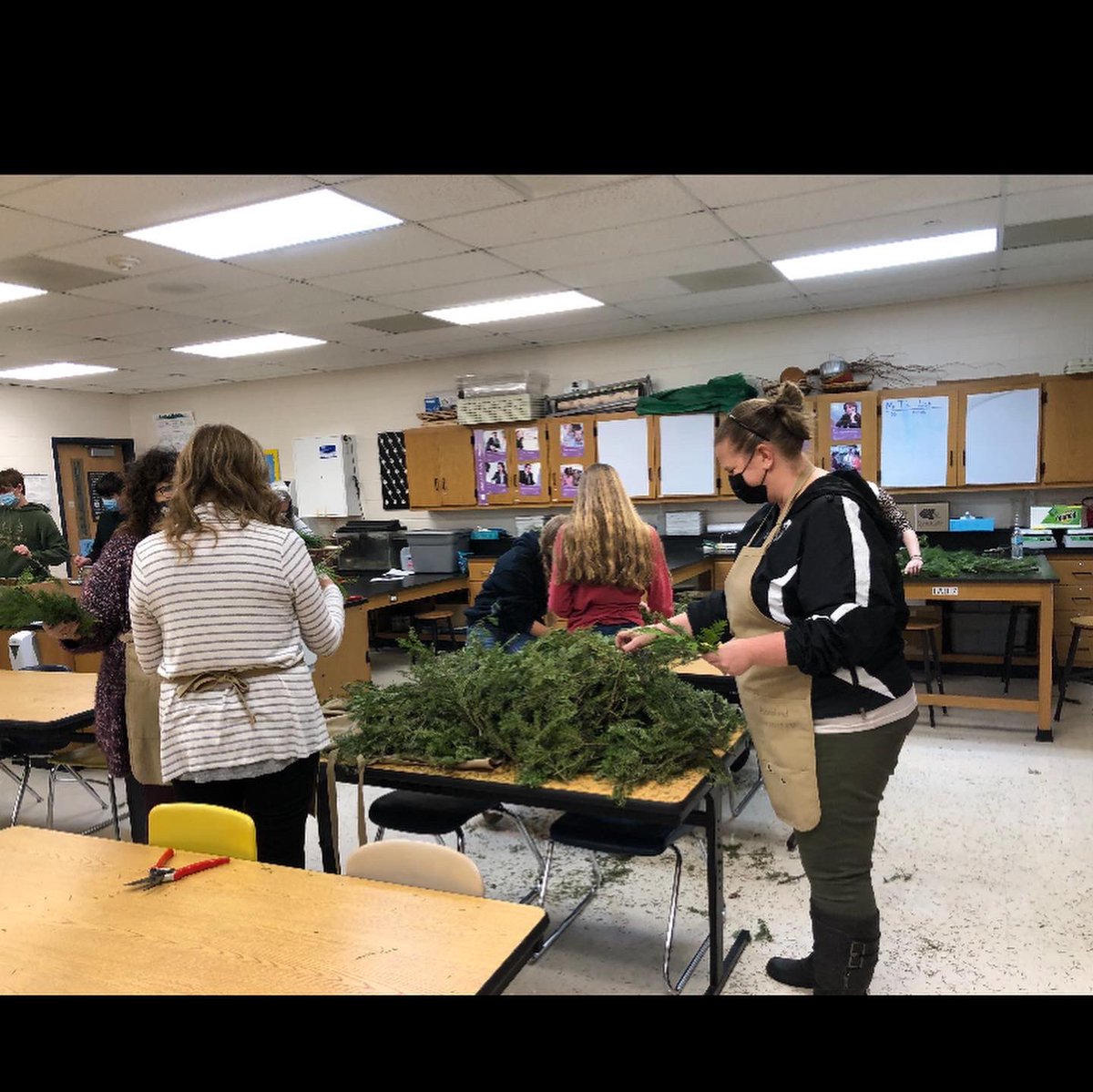 kanelandffa's tweet photo. Wreath making put on for the teachers, Kaneland FFA wishes evreyone a happy holidays!! 🎁 https://t.co/7FVKdoZ66q