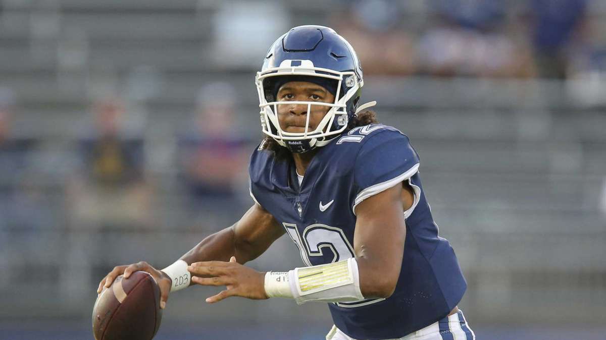 #AGTG Blessed to receive my First Division 1 Offer from The University of Connecticut!!! #GoHuskies <a href="/johnmarinelli/">John Marinelli</a> <a href="/Joespags12/">Coach Joe Spagnolo</a> <a href="/CoachMoffitt/">Michael Moffitt</a> @SimmsCompleteQB   @ShawnB_247 <a href="/BrianDohn247/">BrianDohn247</a> <a href="/ionafootball/">Iona Prep Football</a> <a href="/RivalsFriedman/">Adam Friedman</a> <a href="/LemmingReport/">Tom Lemming</a> <a href="/AthWestchester/">Athletics Westchester</a> <a href="/ChadSimmons_/">ChadSimmons</a> @UConnCoachMora