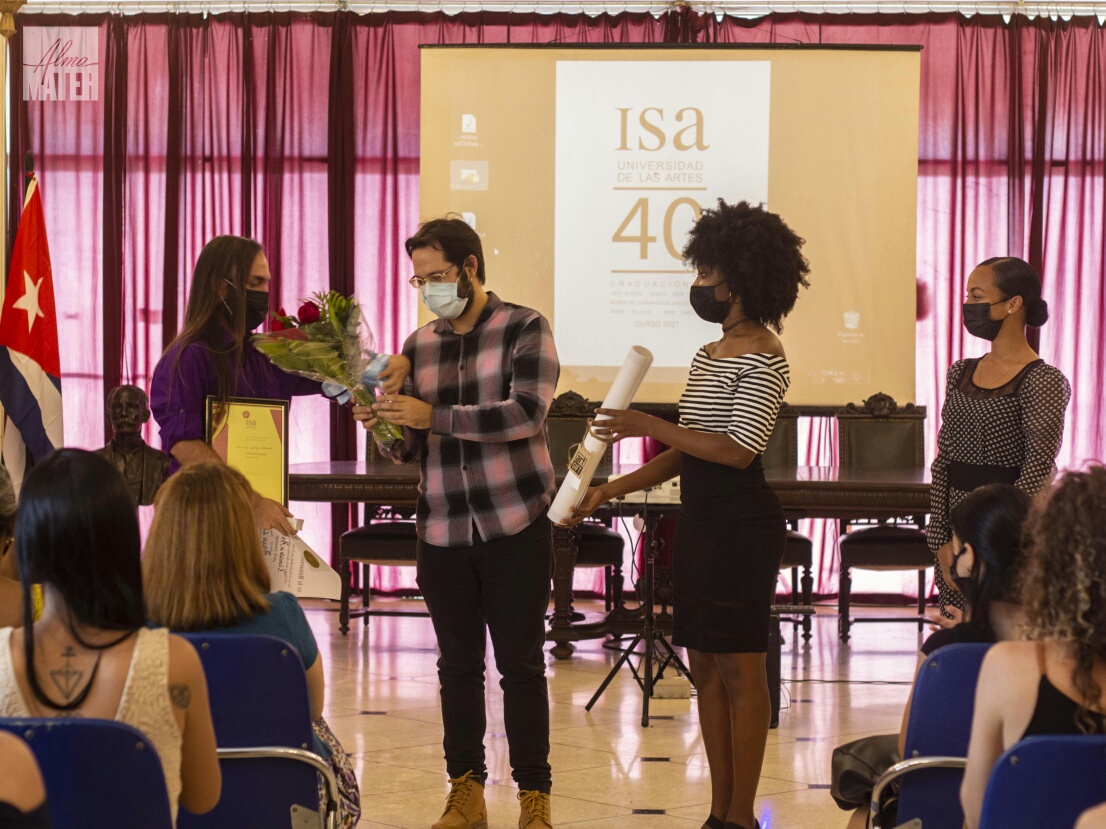 La Universidad de las Artes🎨🩰🎭🎬🎼 realizó en el día de hoy su #Graduación40🎓. En el marco de la conmemoración del #45Aniversario 🥳, el Aula Magna del #ISA acogió a los estudiantes que culminaron sus estudios superiores😊.
Muchas felicidades!!!!👏👏👏
📷Melissa Ayala Garriga