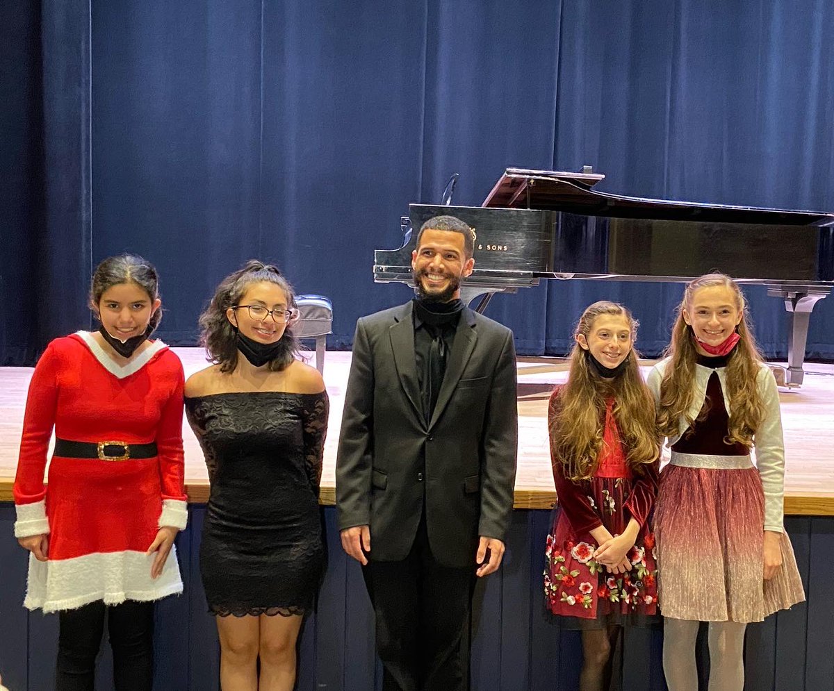 RowanCMS's tweet photo. CONGRATS CMS STUDENTS AND TEACHERS FOR AN AMAZING RECITAL!!  Visit https://t.co/R6GVq8CNdn to learn more about our lessons, classes, and ensembles. Have a Happy New Year!! #rowancmsproud #rowancms22 #faculty #lessons #musiceducation https://t.co/VQ5YxRw0YF