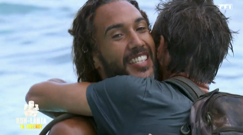 KohLantaTF1's tweet photo. #KohLanta 

Laurent remporte l'épreuve des poteaux ! https://t.co/PXWbOH6uCs