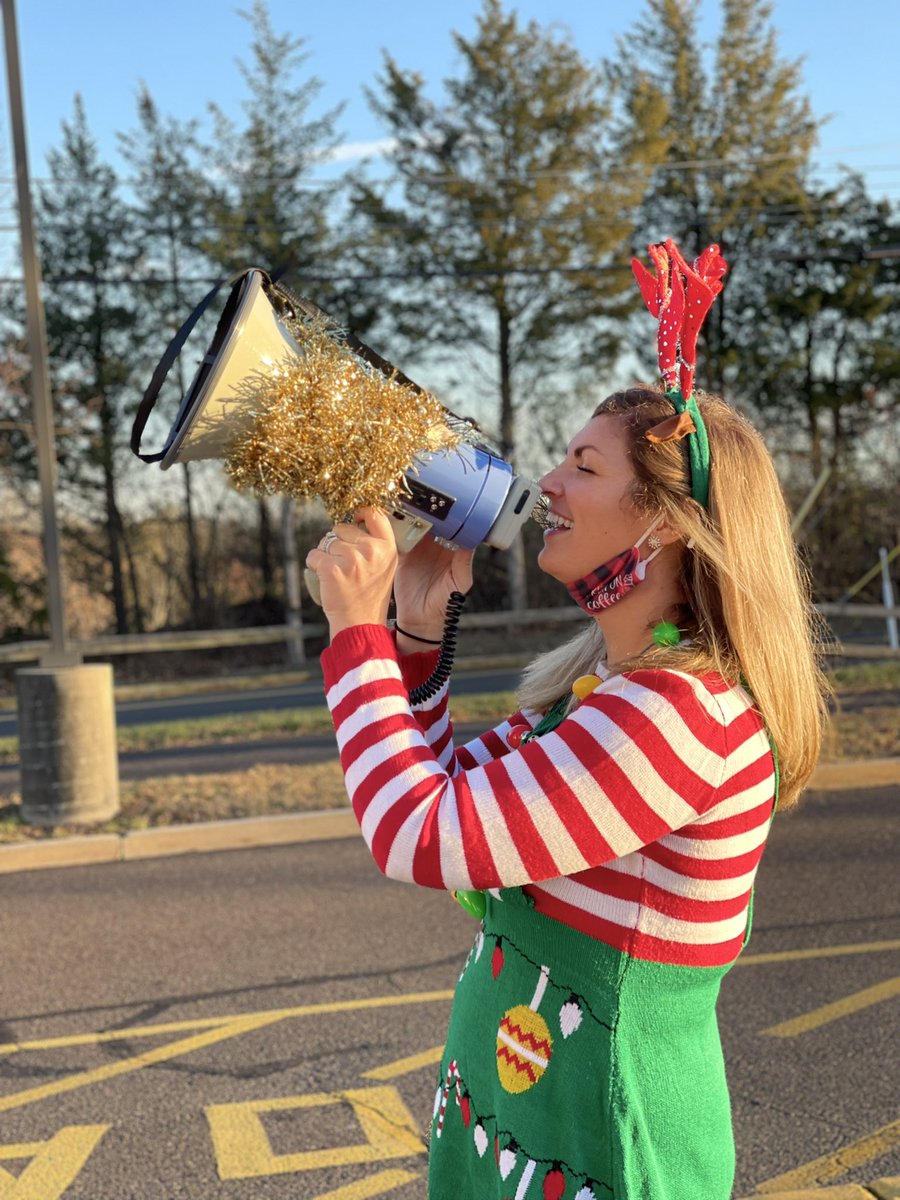 KateCarrollCB's tweet photo. Showtime!#letsgetjolly https://t.co/W7xDR25Z69
