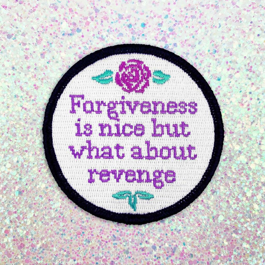 Friday is the last day to place an order before my holiday break! 👽💝 My shop will still be open after that but shipments will be on hold until Jan 3 ✨ Thank you so much for your orders, you’re keeping me excited going into the new year, full of lots … instagr.am/p/CXeeGSHLkr4/