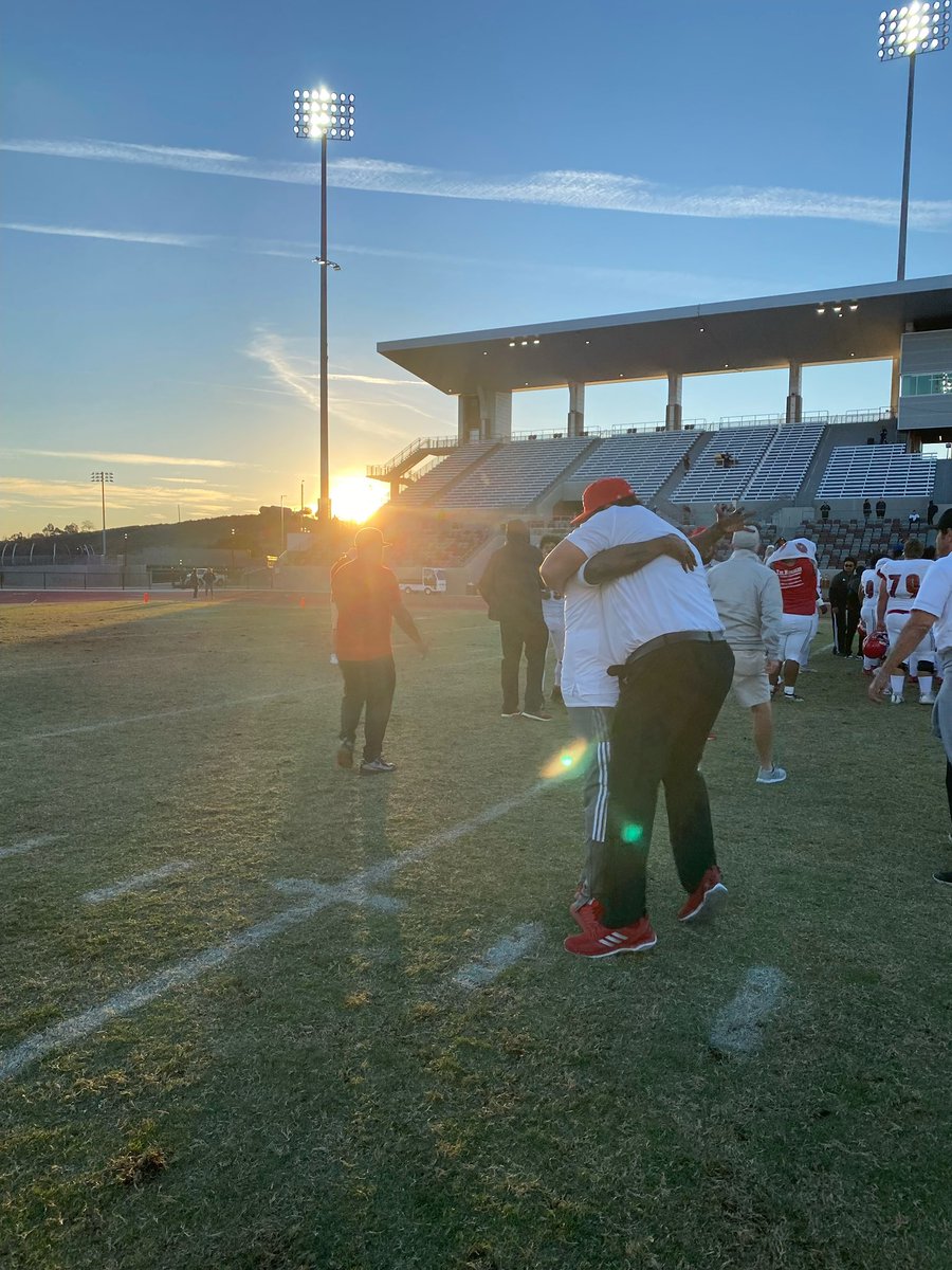 KelleyCoach's tweet photo. With the legend @67outlaw ! Number 2 together ! Definitely appreciate you bringing me in ! Truly a blessing 🙏🏿 https://t.co/WSqNi6B67t