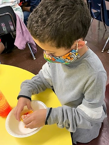 CovPartners's tweet photo. Thank you to @mvkcincinnati for providing the opportunity to have Wacky Science visit the Viking Zone Community Learning Center at Ninth District Elementary School. Students integrated STEAM by creating their own lava lamps and lemon volcanoes. #WackyScience #AfterschoolRocks https://t.co/KZkBnMGT5T